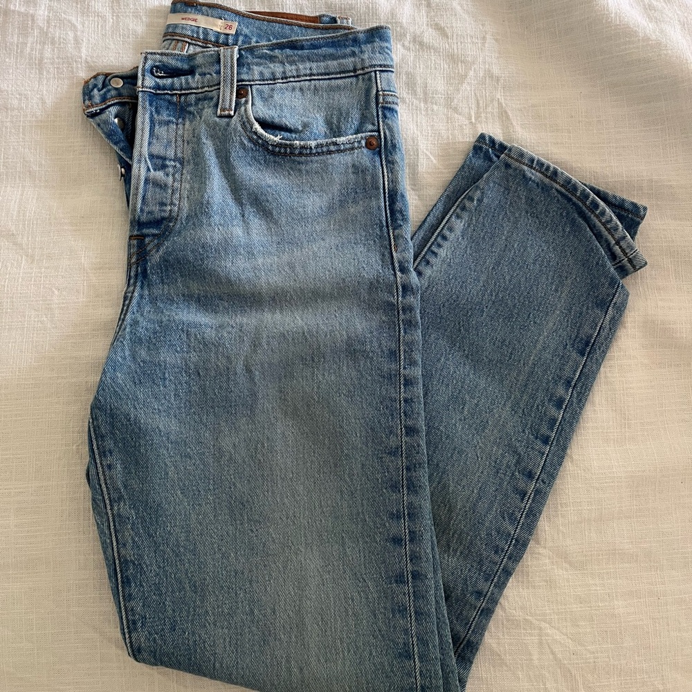 Levi’s Wedgie Light Wash Denim Jeans Size 26